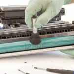 Cara membersihkan printer laser